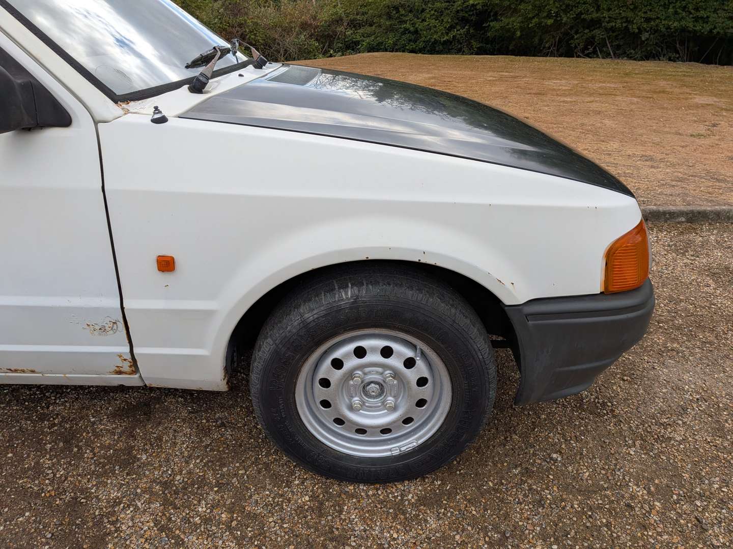 <p>1990 FORD ESCORT 35 VAN</p>