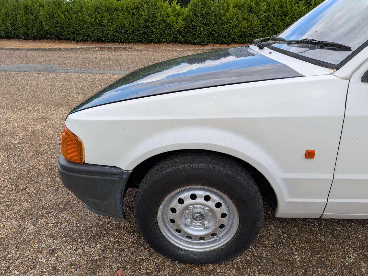 <p>1990 FORD ESCORT 35 VAN</p>