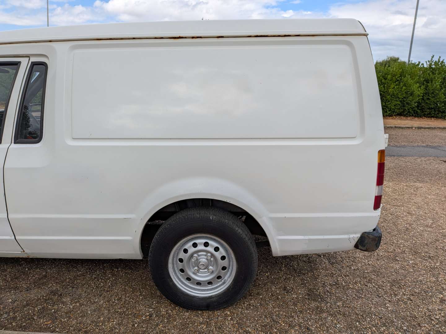 <p>1990 FORD ESCORT 35 VAN</p>