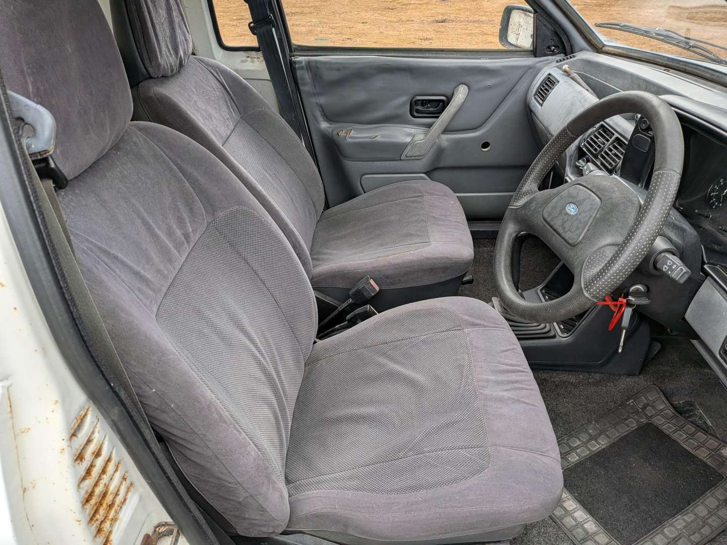 <p>1990 FORD ESCORT 35 VAN</p>