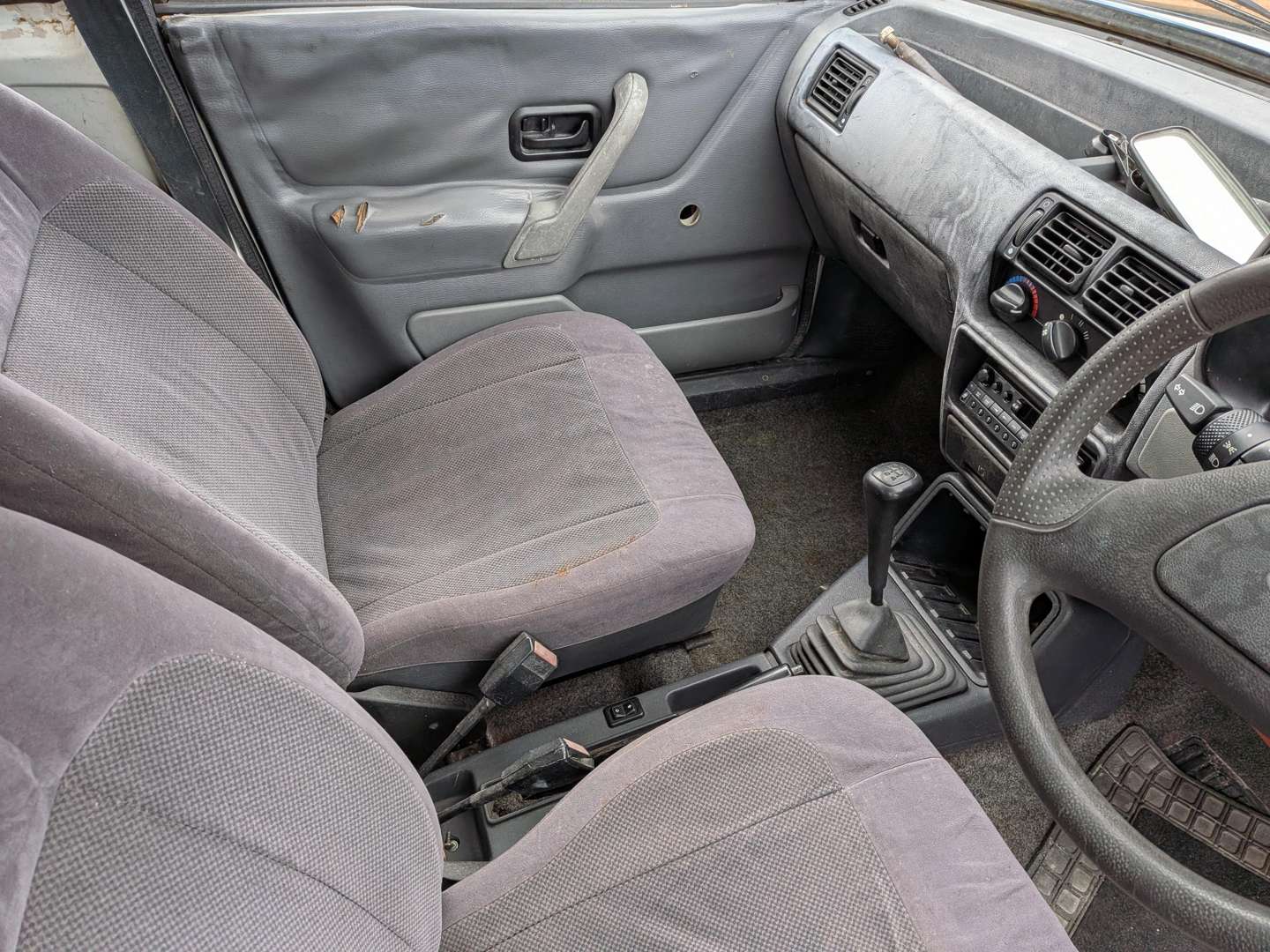 <p>1990 FORD ESCORT 35 VAN</p>