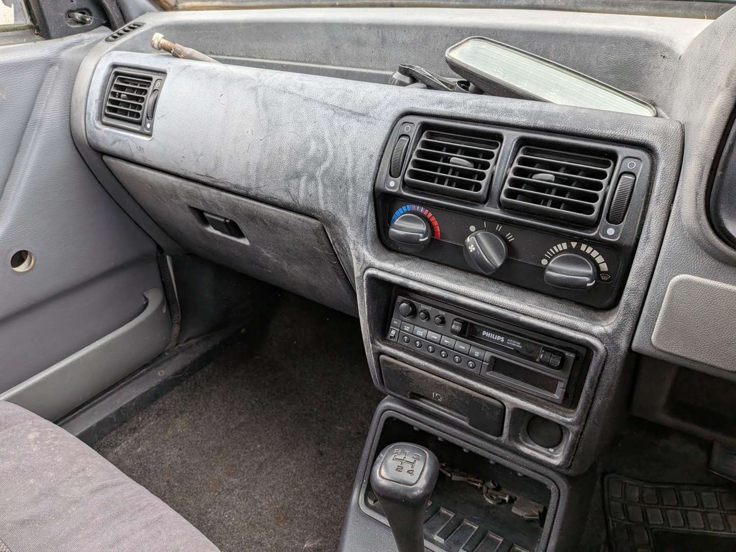 <p>1990 FORD ESCORT 35 VAN</p>