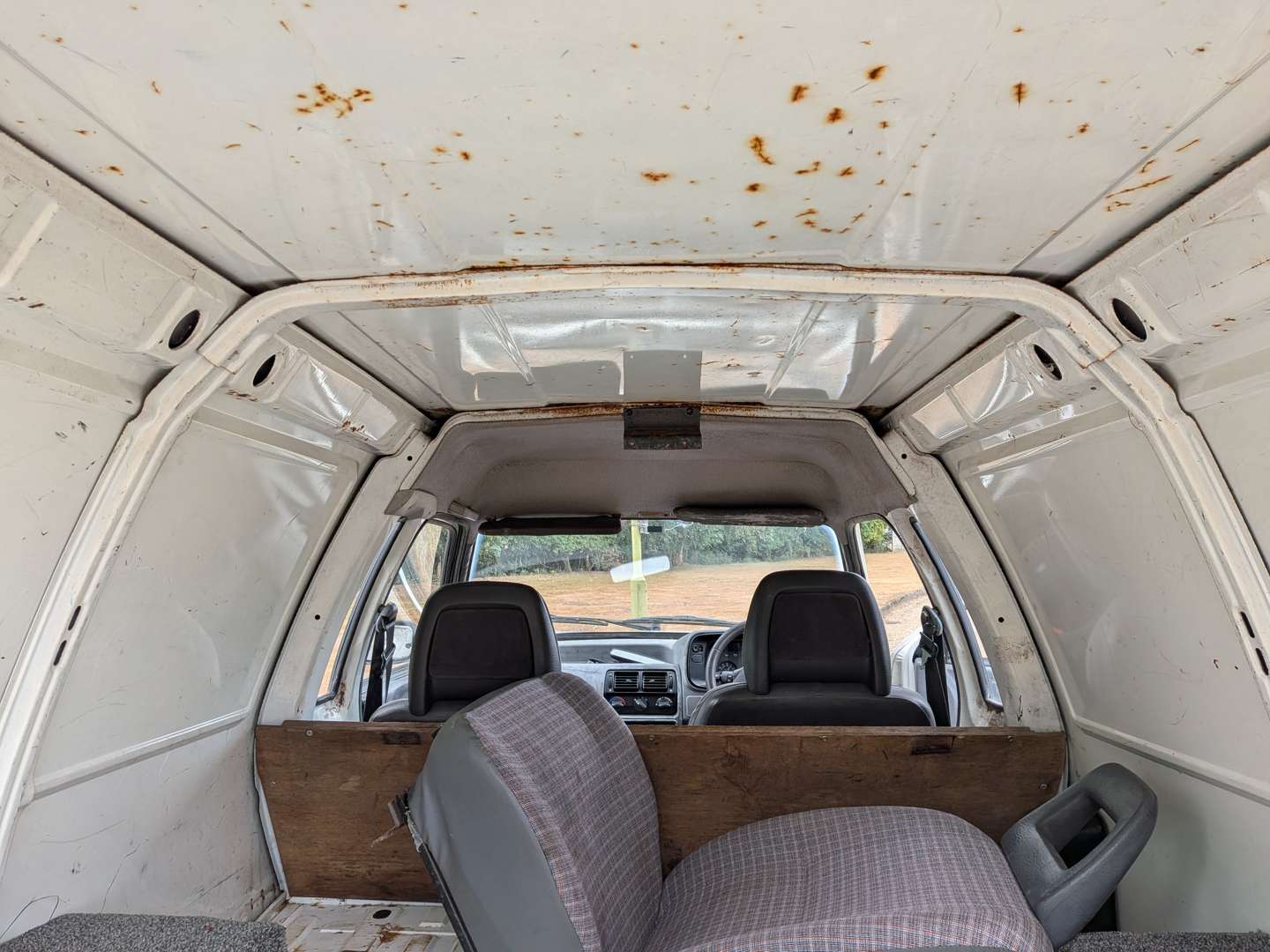 <p>1990 FORD ESCORT 35 VAN</p>