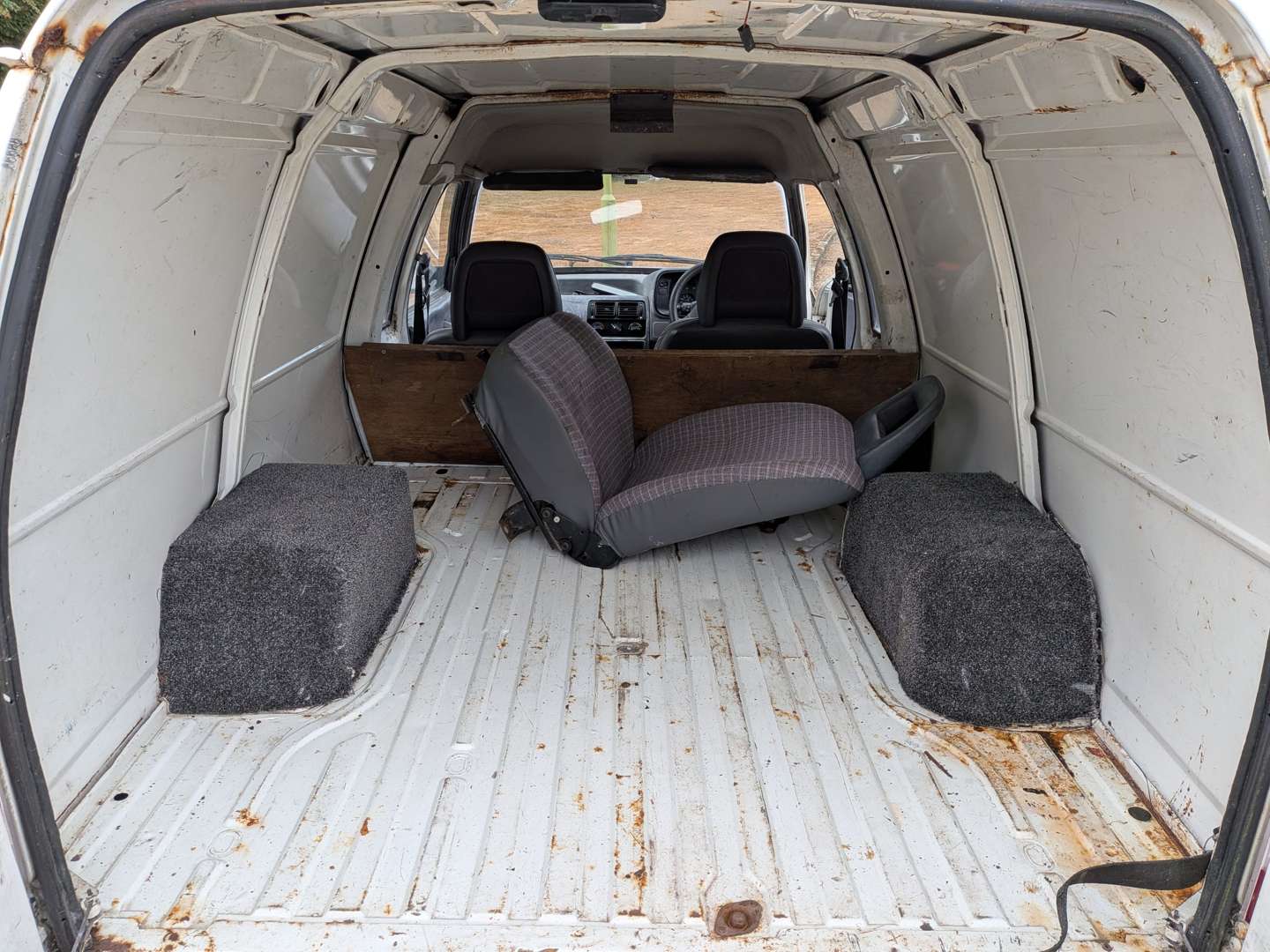 <p>1990 FORD ESCORT 35 VAN</p>