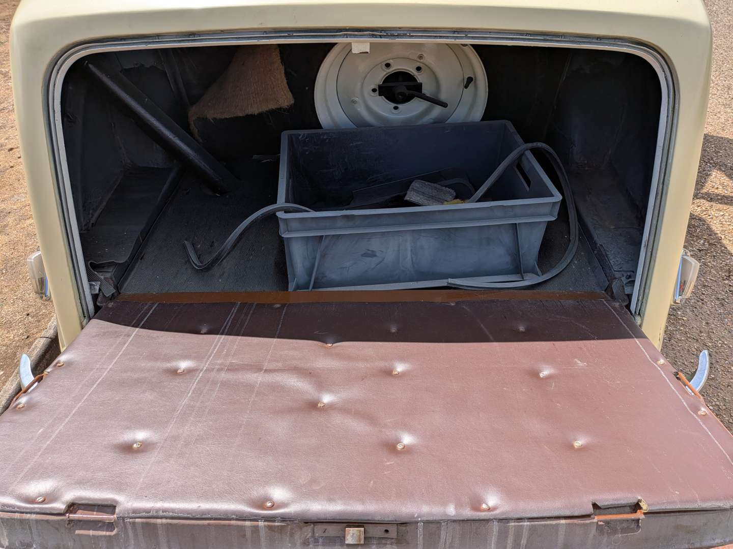 <p>1951 ARMSTRONG SIDDELEY WHITLEY LIMOUSINE</p>