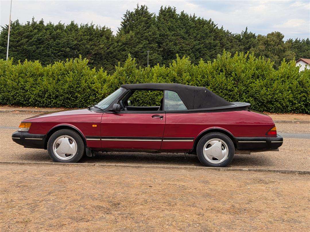 <p>1993 SAAB 900 CONVERTIBLE</p>