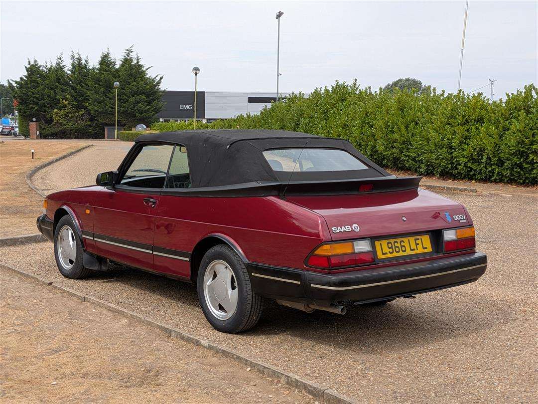 <p>1993 SAAB 900 CONVERTIBLE</p>