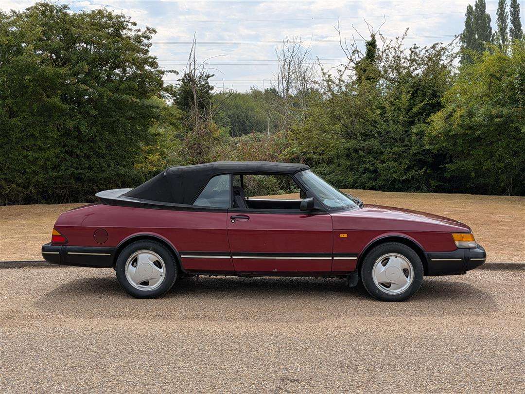 <p>1993 SAAB 900 CONVERTIBLE</p>