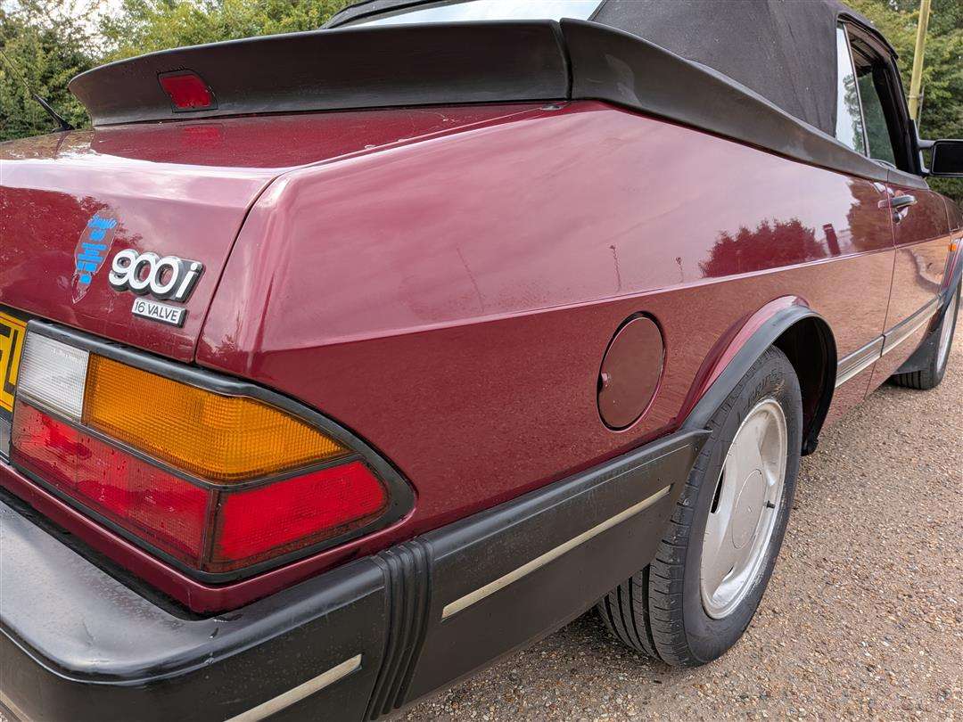 <p>1993 SAAB 900 CONVERTIBLE</p>