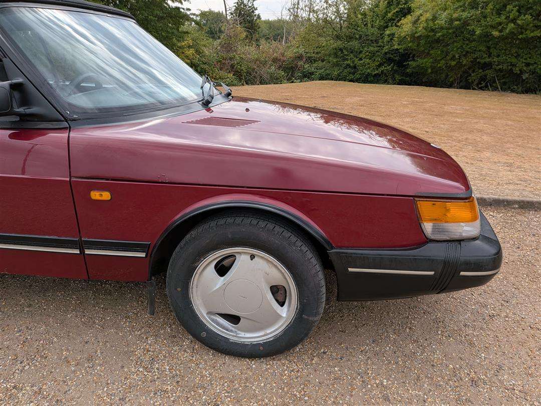 <p>1993 SAAB 900 CONVERTIBLE</p>