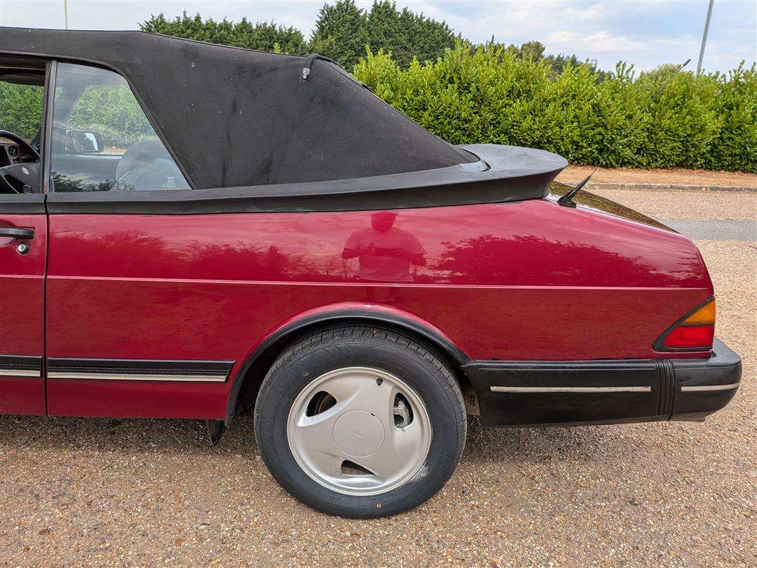 <p>1993 SAAB 900 CONVERTIBLE</p>