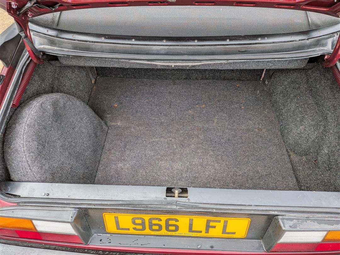 <p>1993 SAAB 900 CONVERTIBLE</p>