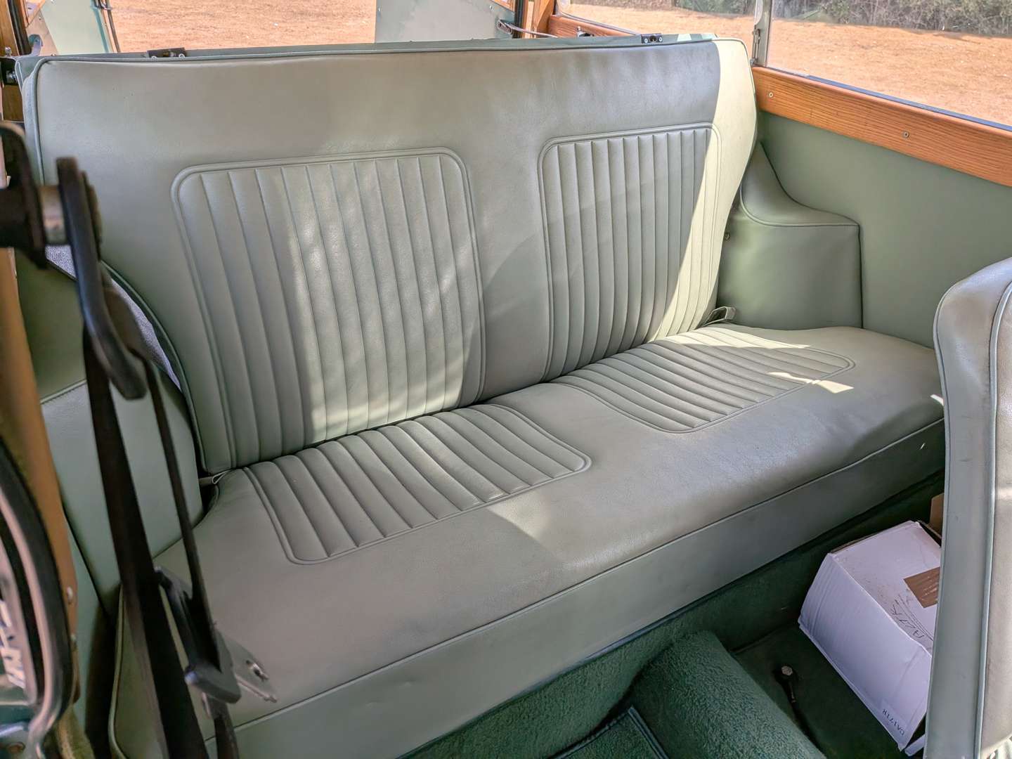 <p>1967 MORRIS MINOR TRAVELLER</p>