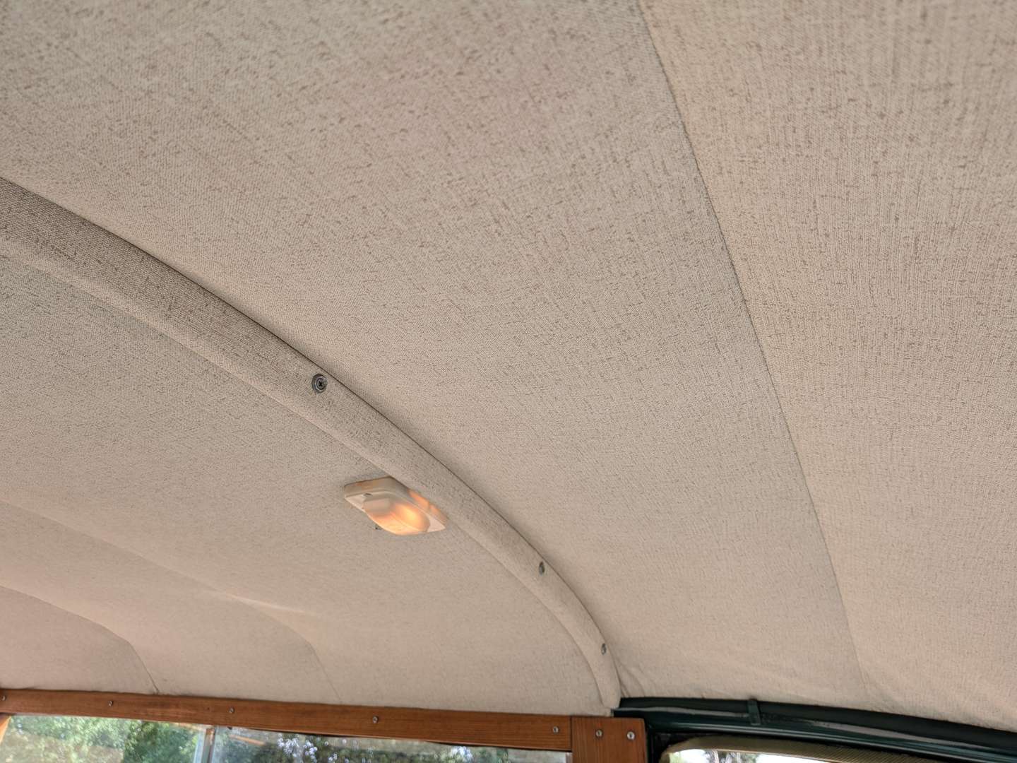 <p>1967 MORRIS MINOR TRAVELLER</p>