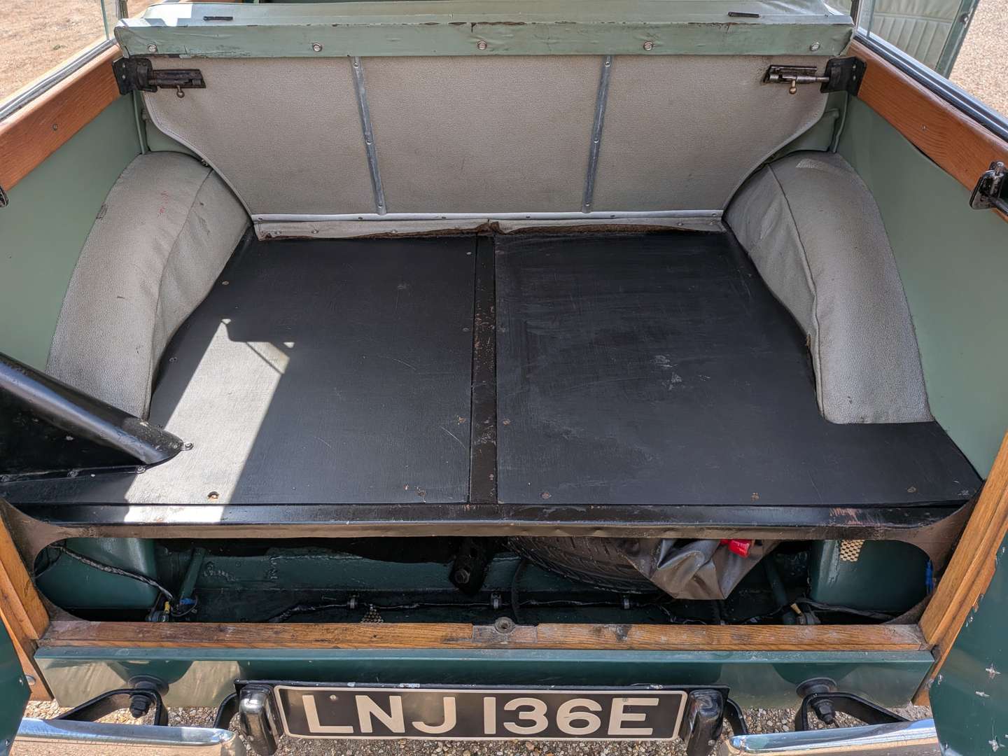 <p>1967 MORRIS MINOR TRAVELLER</p>
