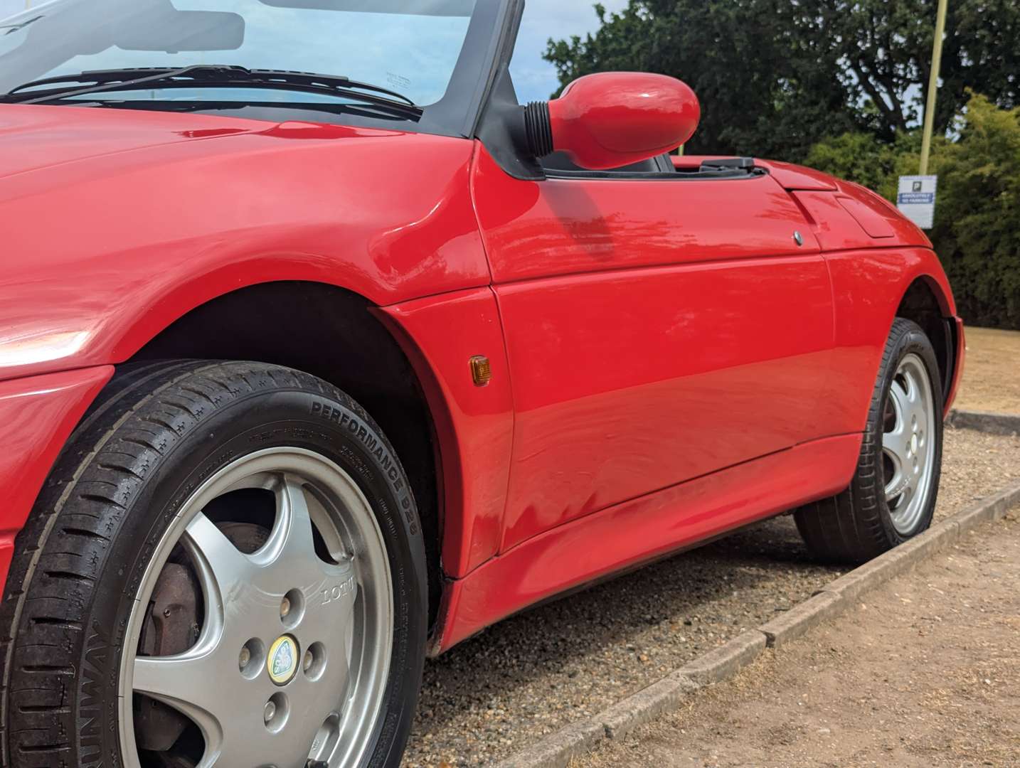 <p>1991 LOTUS ELAN SE TURBO</p>