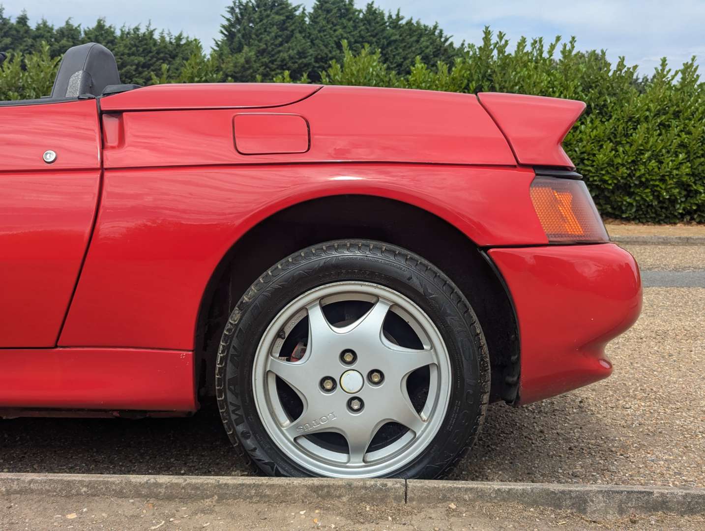 <p>1991 LOTUS ELAN SE TURBO</p>