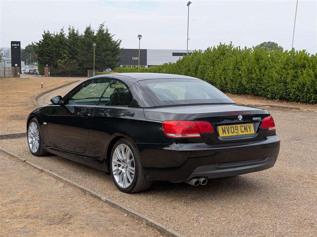 <p>2009 BMW 325I E93 M SPORT</p>