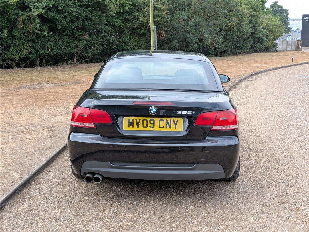 <p>2009 BMW 325I E93 M SPORT</p>