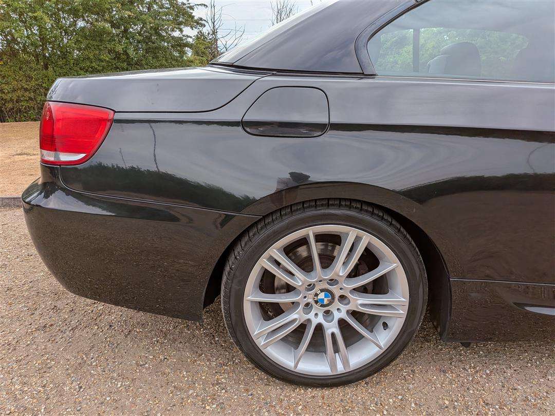 <p>2009 BMW 325I E93 M SPORT</p>