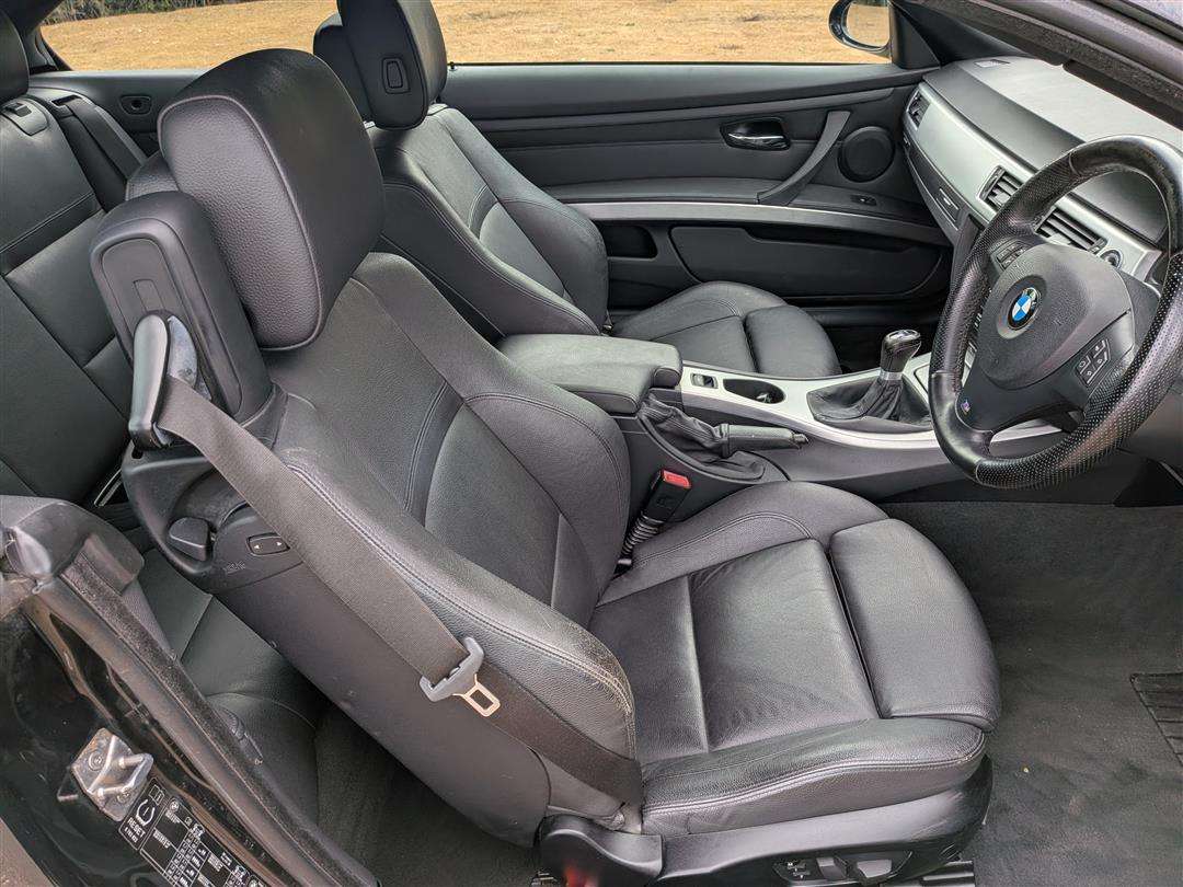<p>2009 BMW 325I E93 M SPORT</p>