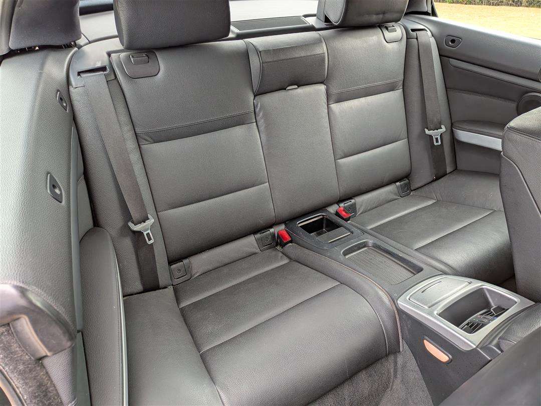 <p>2009 BMW 325I E93 M SPORT</p>