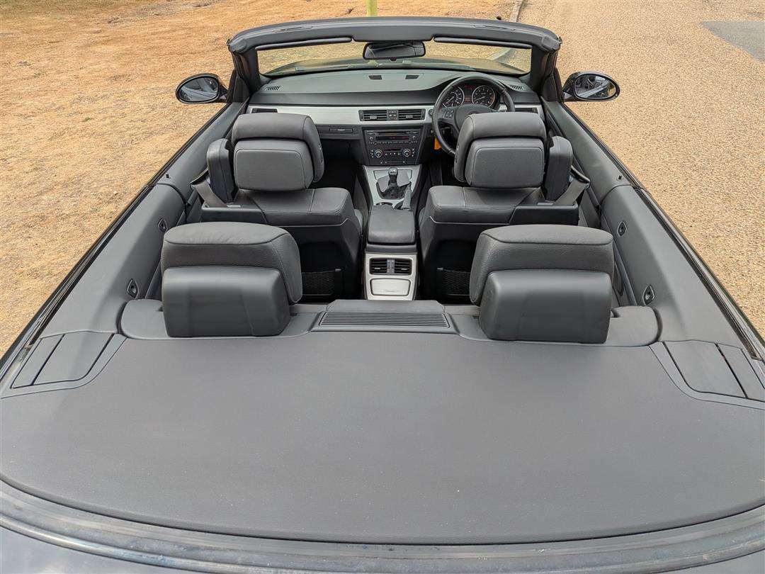<p>2009 BMW 325I E93 M SPORT</p>