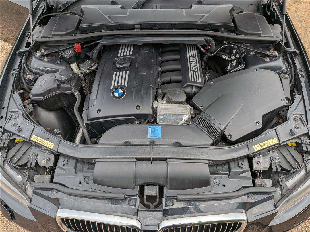 <p>2009 BMW 325I E93 M SPORT</p>