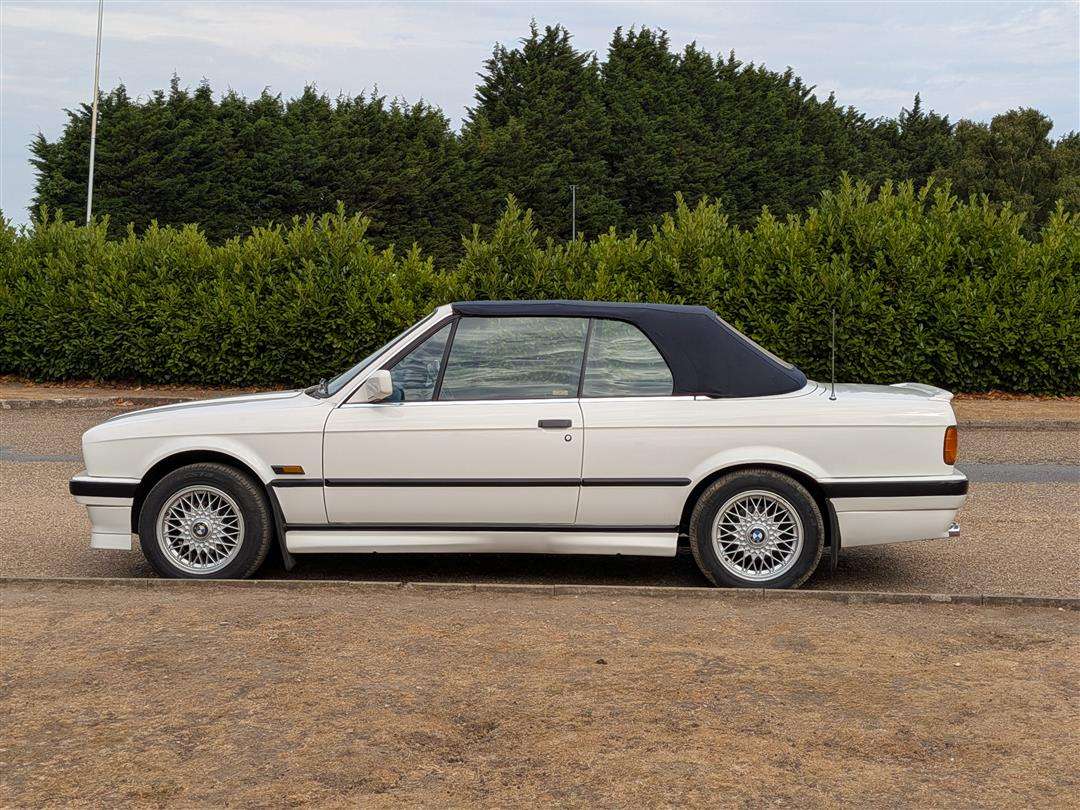 <p>1992 BMW 320I E30 CONVERTIBLE</p>