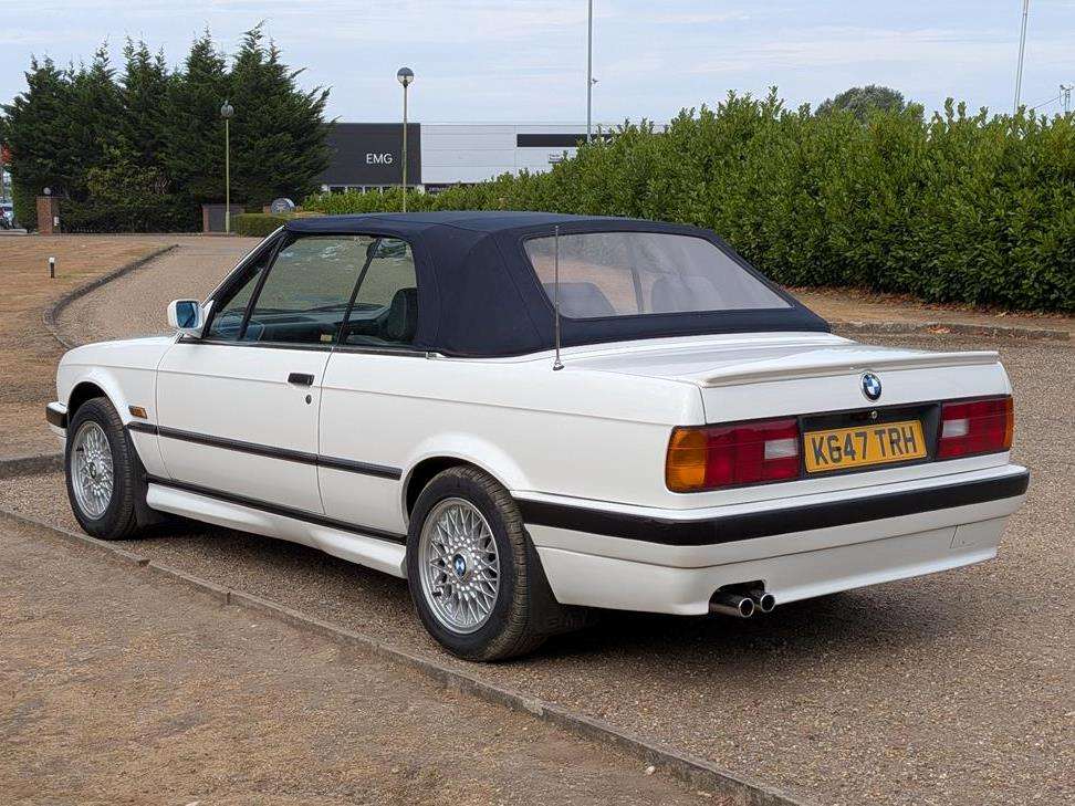 <p>1992 BMW 320I E30 CONVERTIBLE</p>