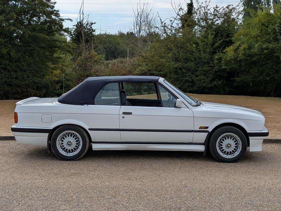<p>1992 BMW 320I E30 CONVERTIBLE</p>