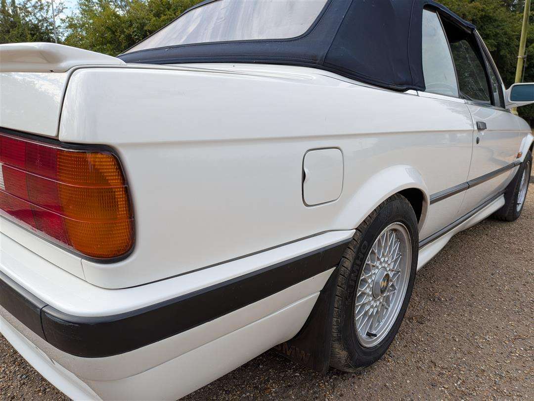 <p>1992 BMW 320I E30 CONVERTIBLE</p>