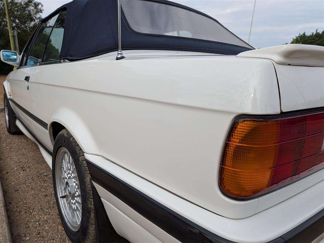 <p>1992 BMW 320I E30 CONVERTIBLE</p>