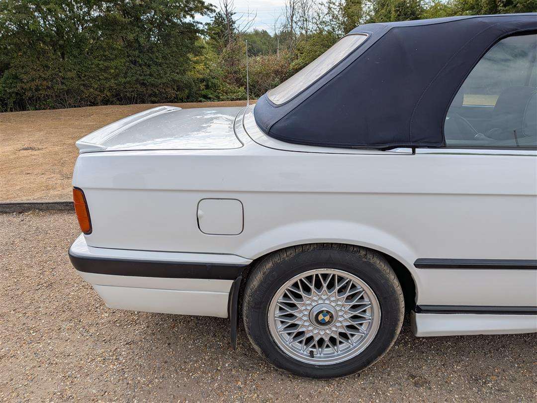 <p>1992 BMW 320I E30 CONVERTIBLE</p>