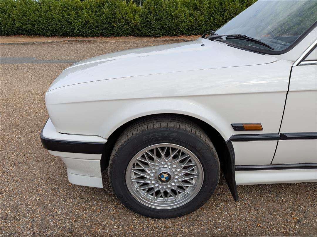 <p>1992 BMW 320I E30 CONVERTIBLE</p>