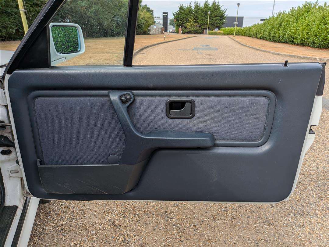 <p>1992 BMW 320I E30 CONVERTIBLE</p>