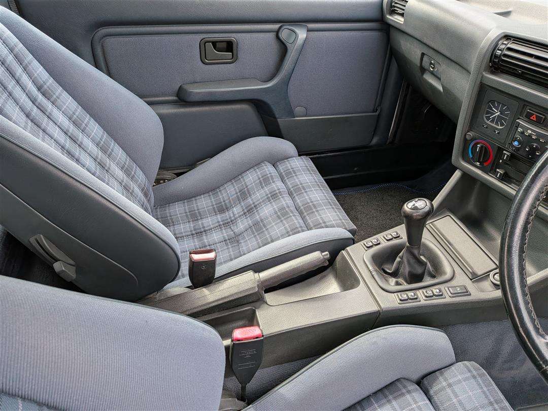 <p>1992 BMW 320I E30 CONVERTIBLE</p>
