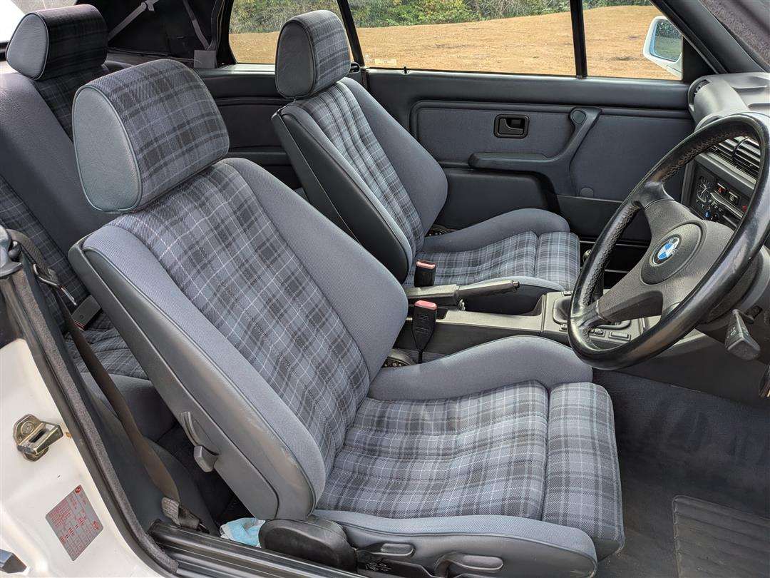 <p>1992 BMW 320I E30 CONVERTIBLE</p>