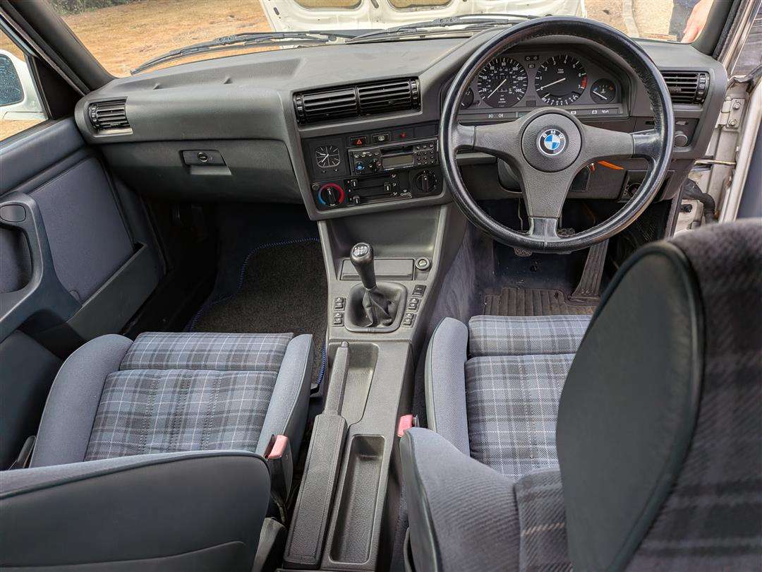 <p>1992 BMW 320I E30 CONVERTIBLE</p>