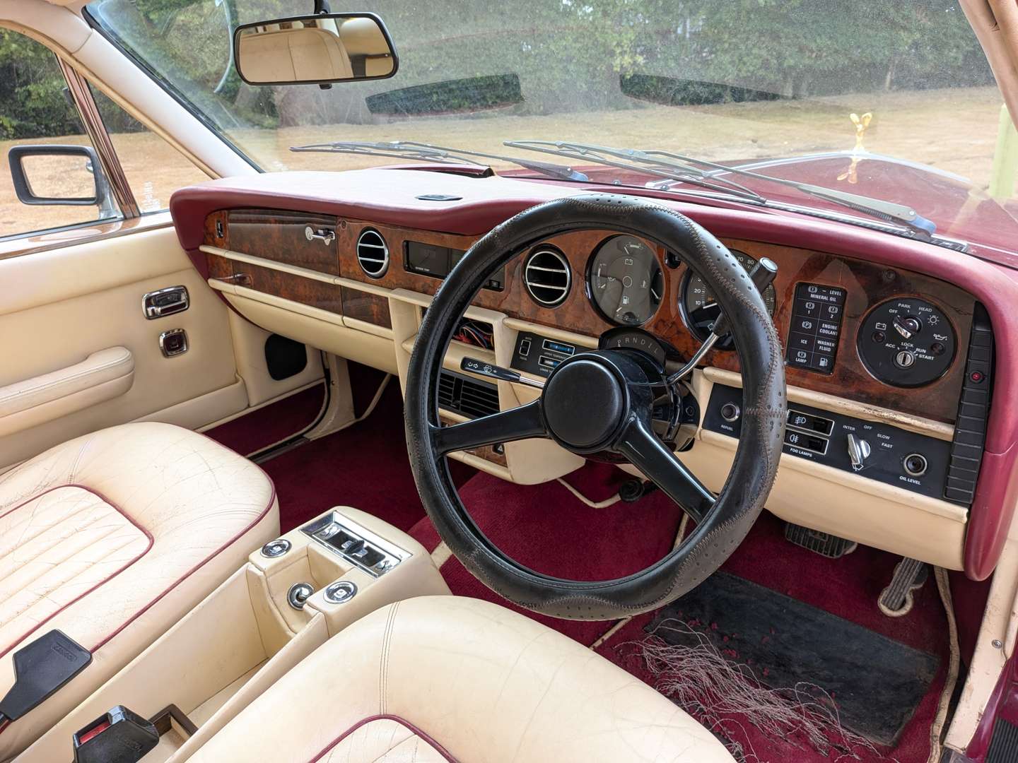 <p>1984 ROLLS ROYCE SILVER SPIRIT</p>