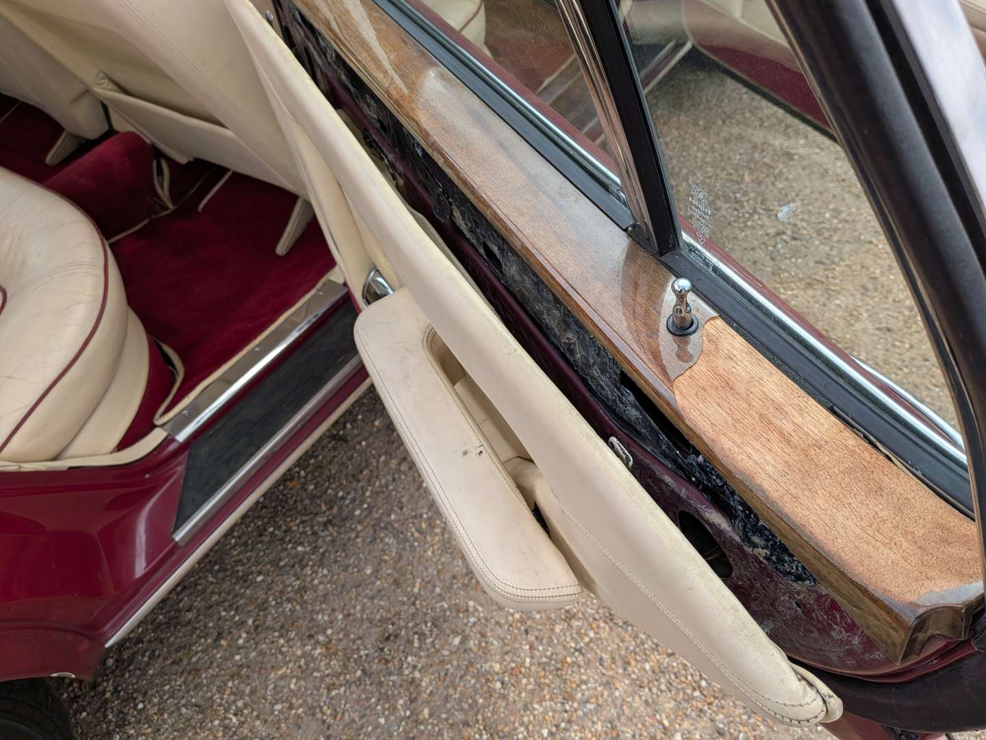 <p>1984 ROLLS ROYCE SILVER SPIRIT</p>