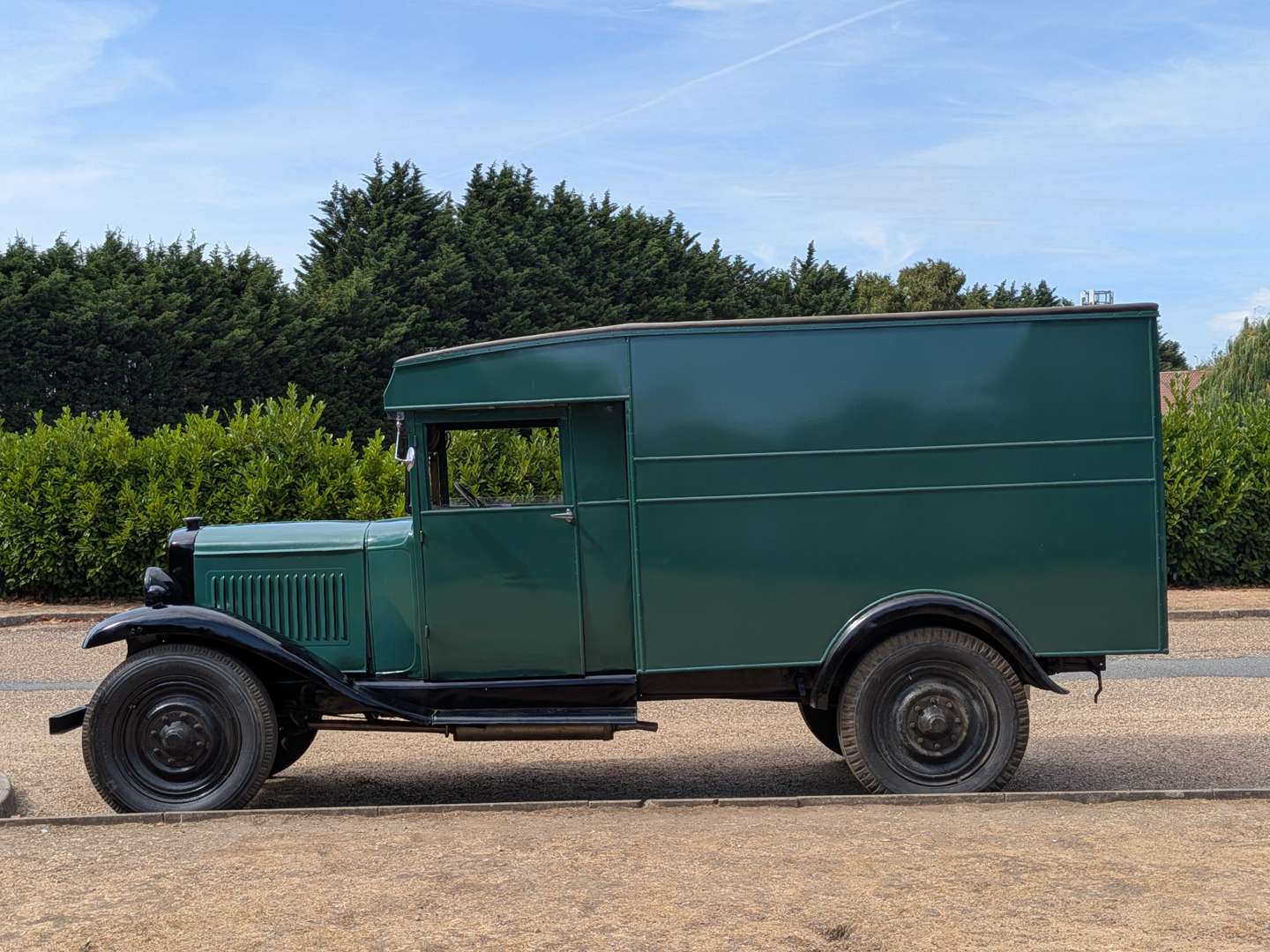 <p>1934 BEDFORD VAN</p>