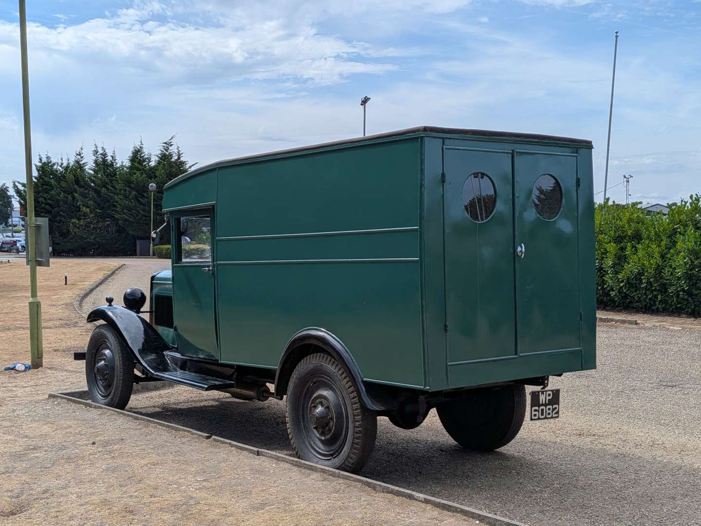 <p>1934 BEDFORD VAN</p>