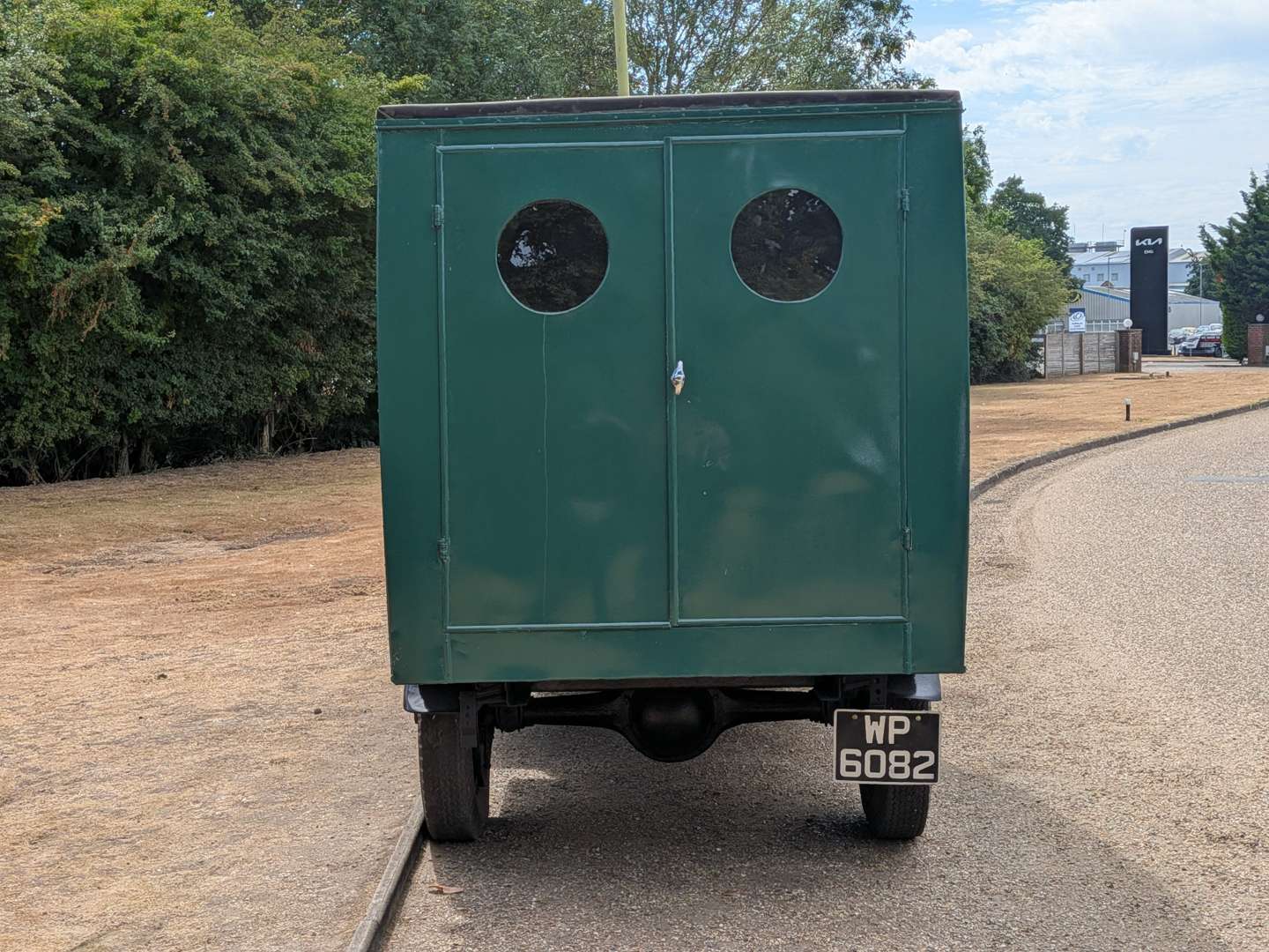 <p>1934 BEDFORD VAN</p>