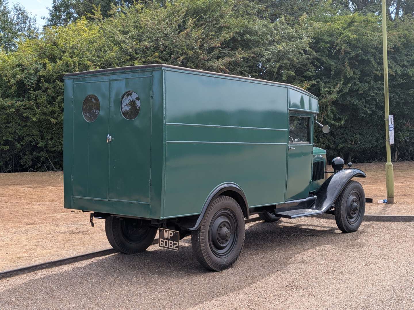 <p>1934 BEDFORD VAN</p>