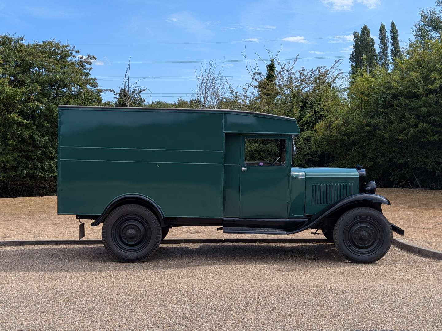 <p>1934 BEDFORD VAN</p>