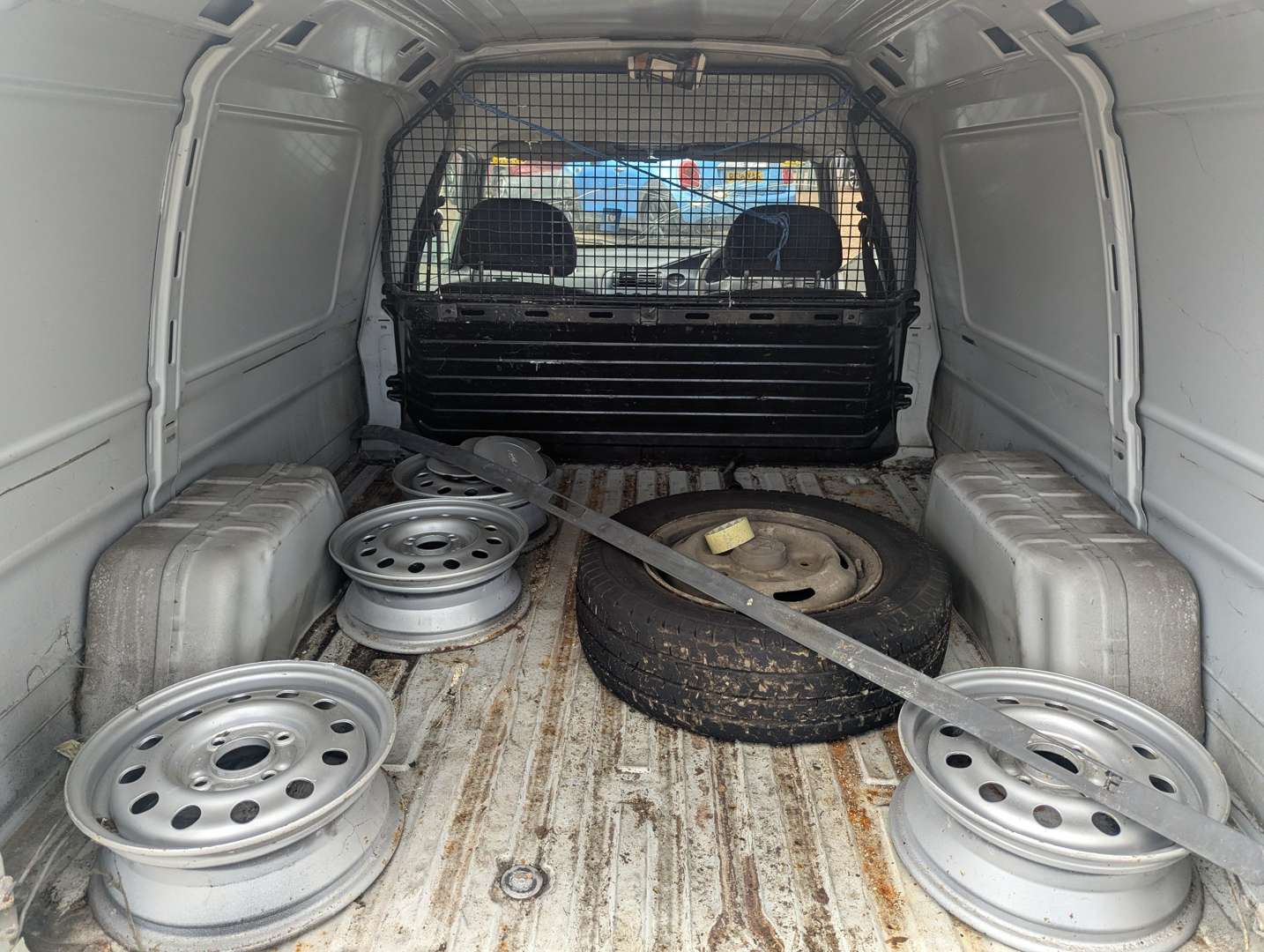 <p>2002 FORD ESCORT 55D VAN</p>