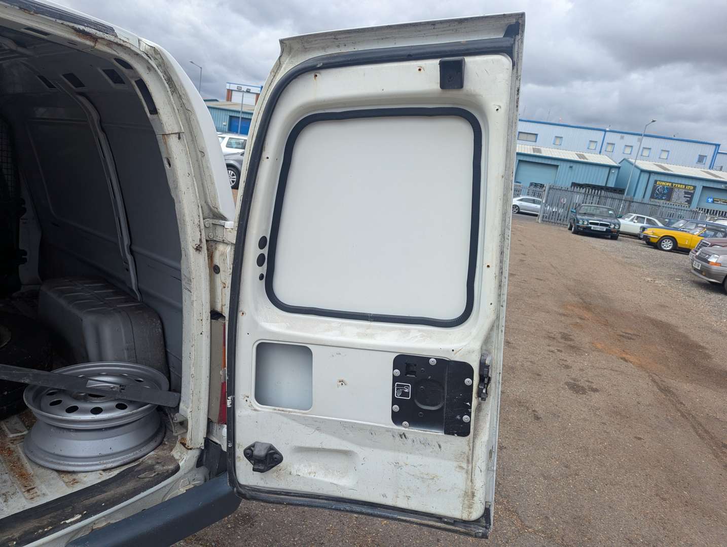 <p>2002 FORD ESCORT 55D VAN</p>