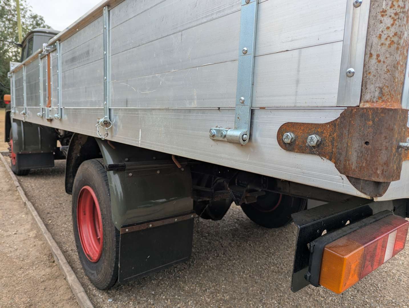 <p>1985 BEDFORD TK DROPSIDE LORRY</p>