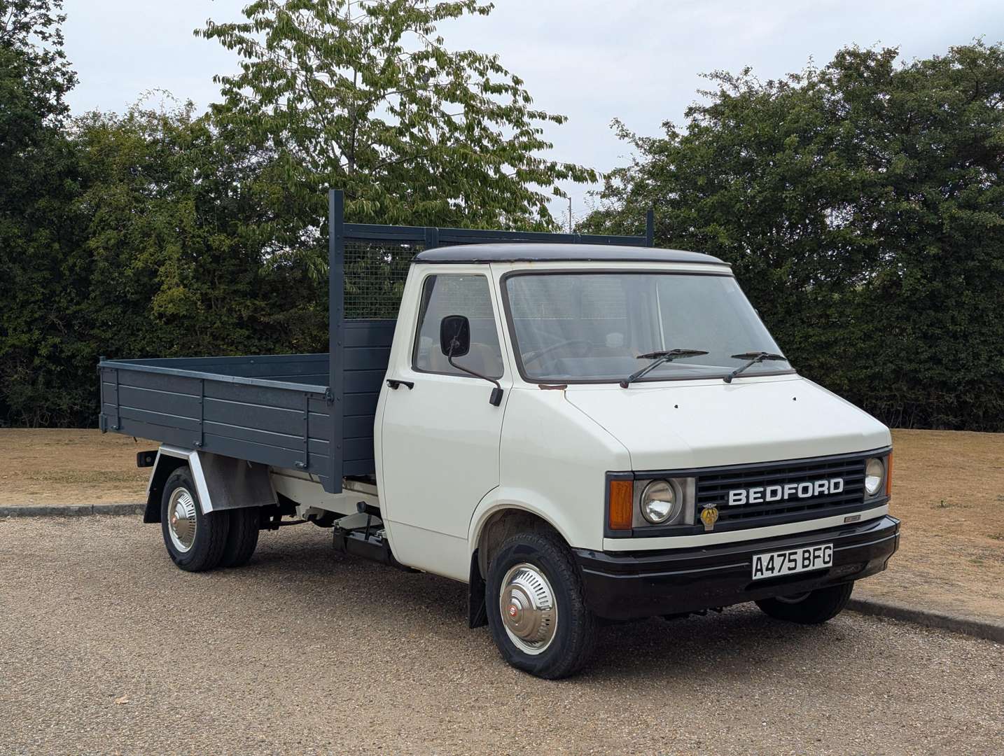 <p>1983 BEDFORD CF 97 K60 DROPSIDE LORRY</p>